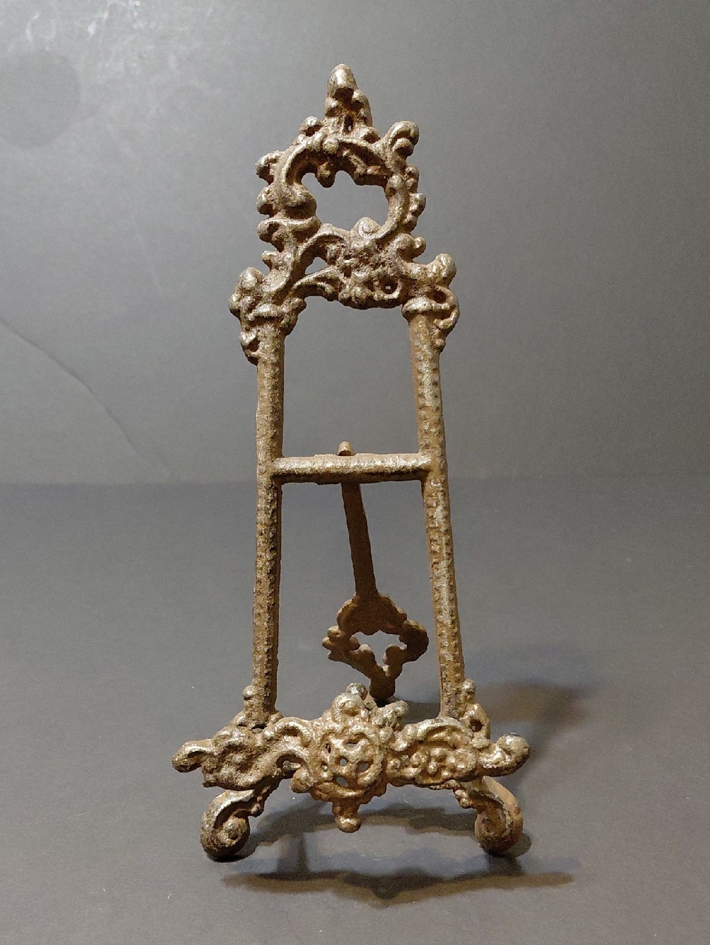 Baroque-Style Ornate Cast Iron Tabletop Display Easel